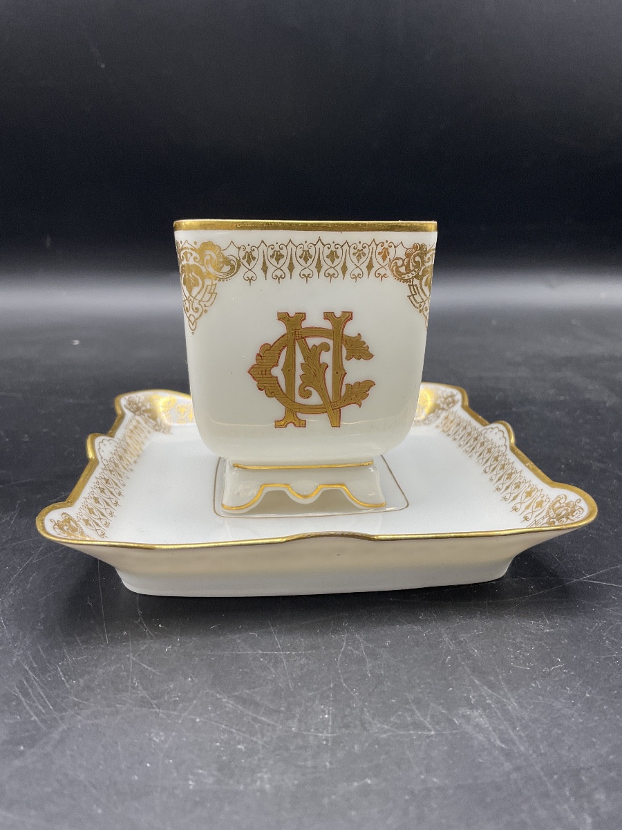 Tasse et sa sous-tasse du service Mercédès en porcelaine blanche et or de Jean Pouyat à Limoges-photo-3