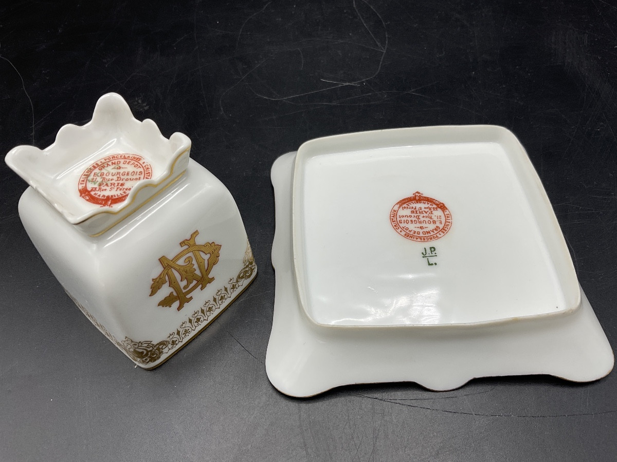 Tasse et sa sous-tasse du service Mercédès en porcelaine blanche et or de Jean Pouyat à Limoges-photo-4