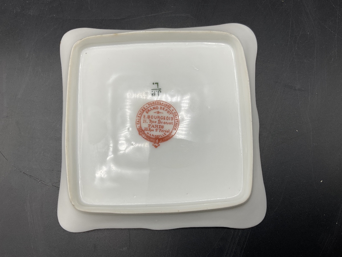 Tasse et sa sous-tasse du service Mercédès en porcelaine blanche et or de Jean Pouyat à Limoges-photo-1