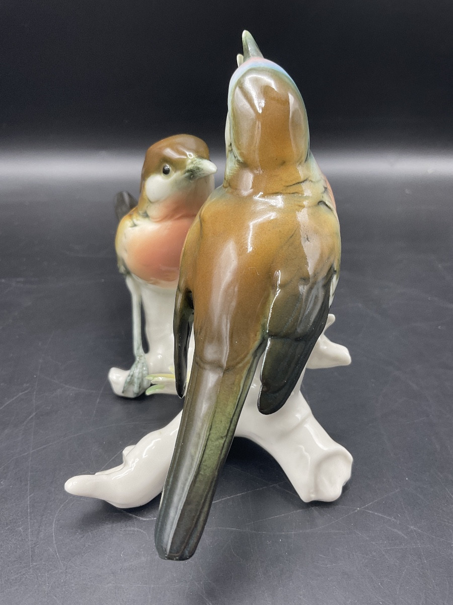 Couple de pinson perché sur une branche en porcelaine polychrome de la manufacture de Karl ENS.-photo-1