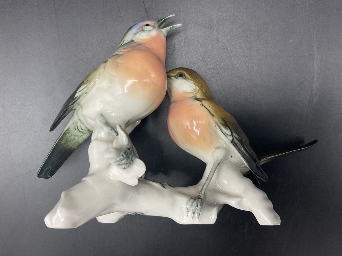 Couple de pinson perché sur une branche en porcelaine polychrome de la manufacture de Karl ENS.-photo-3