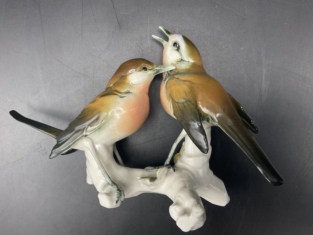 Couple de pinson perché sur une branche en porcelaine polychrome de la manufacture de Karl ENS.-photo-4