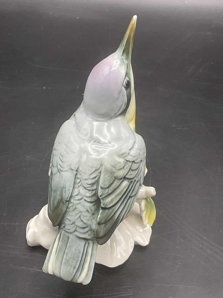 Sittelle torchepot perché sur une branche en porcelaine coloré de la manufacture de Karl Ens.-photo-7