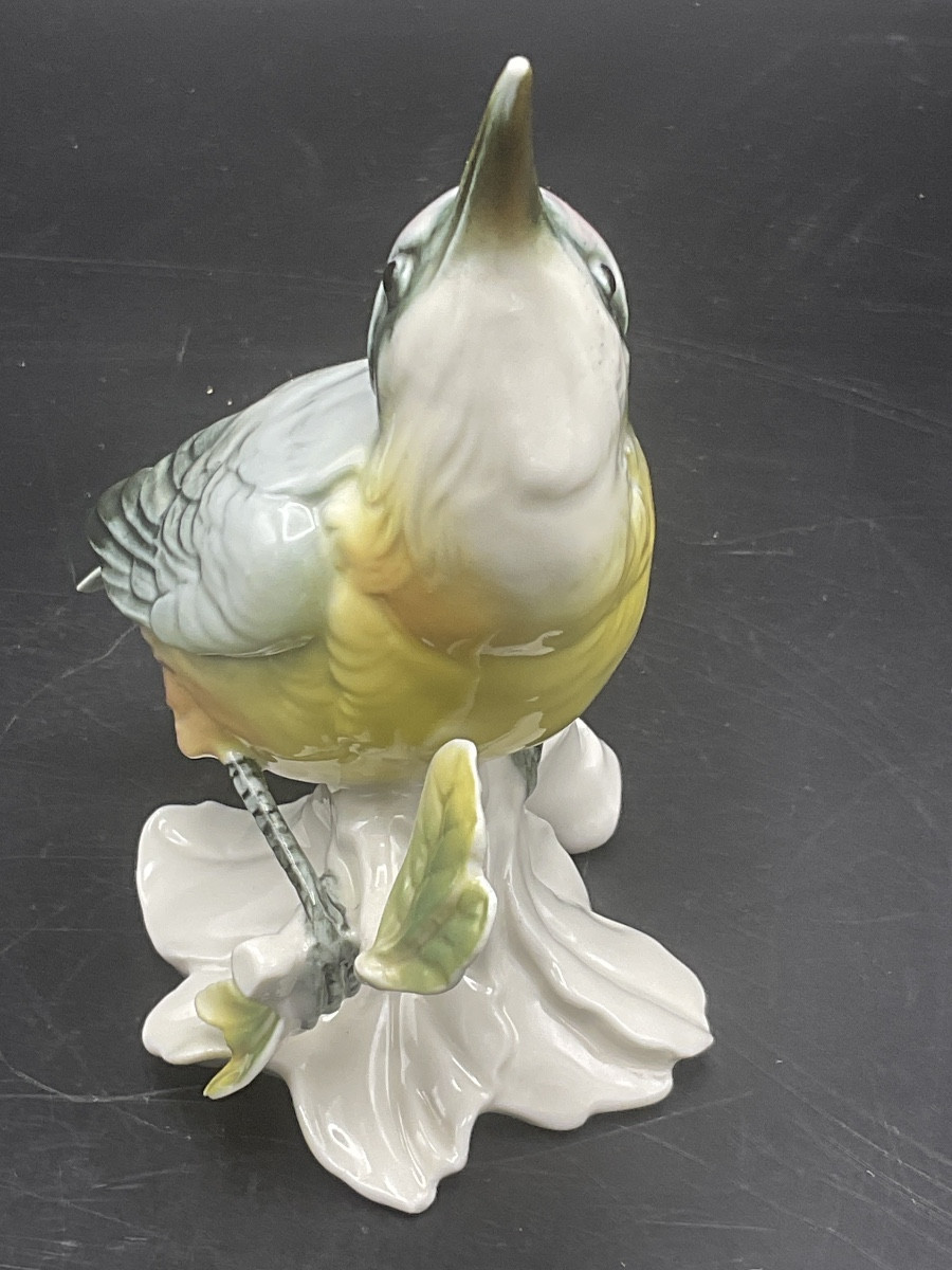 Sittelle torchepot perché sur une branche en porcelaine coloré de la manufacture de Karl Ens.-photo-8