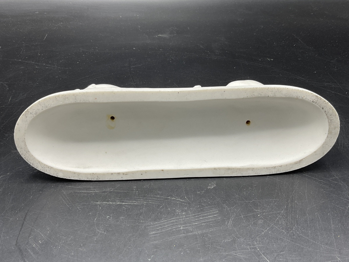 Biscuit de la manufacture de Sèvres représentant deux souris jouant avec un œuf signé V. Peter.-photo-2