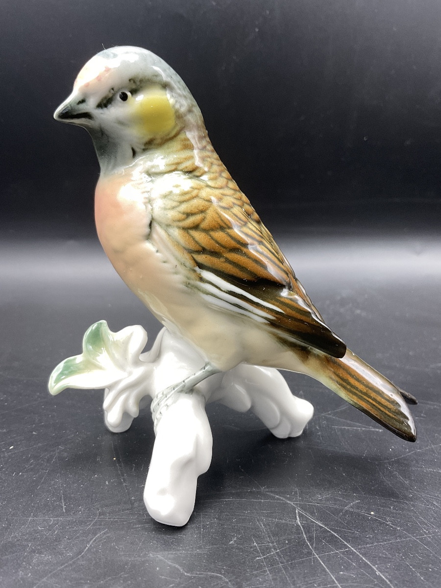 Oiseau sizerin flammé en porcelaine polychrome de la manufacture de Karl ens