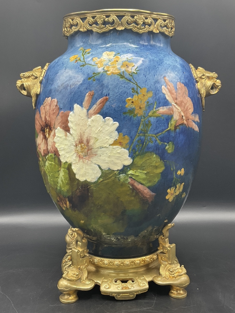 Vase en barbotine coloré impressionniste de la manufacture Haviland décor de fleurs signé E.G. 