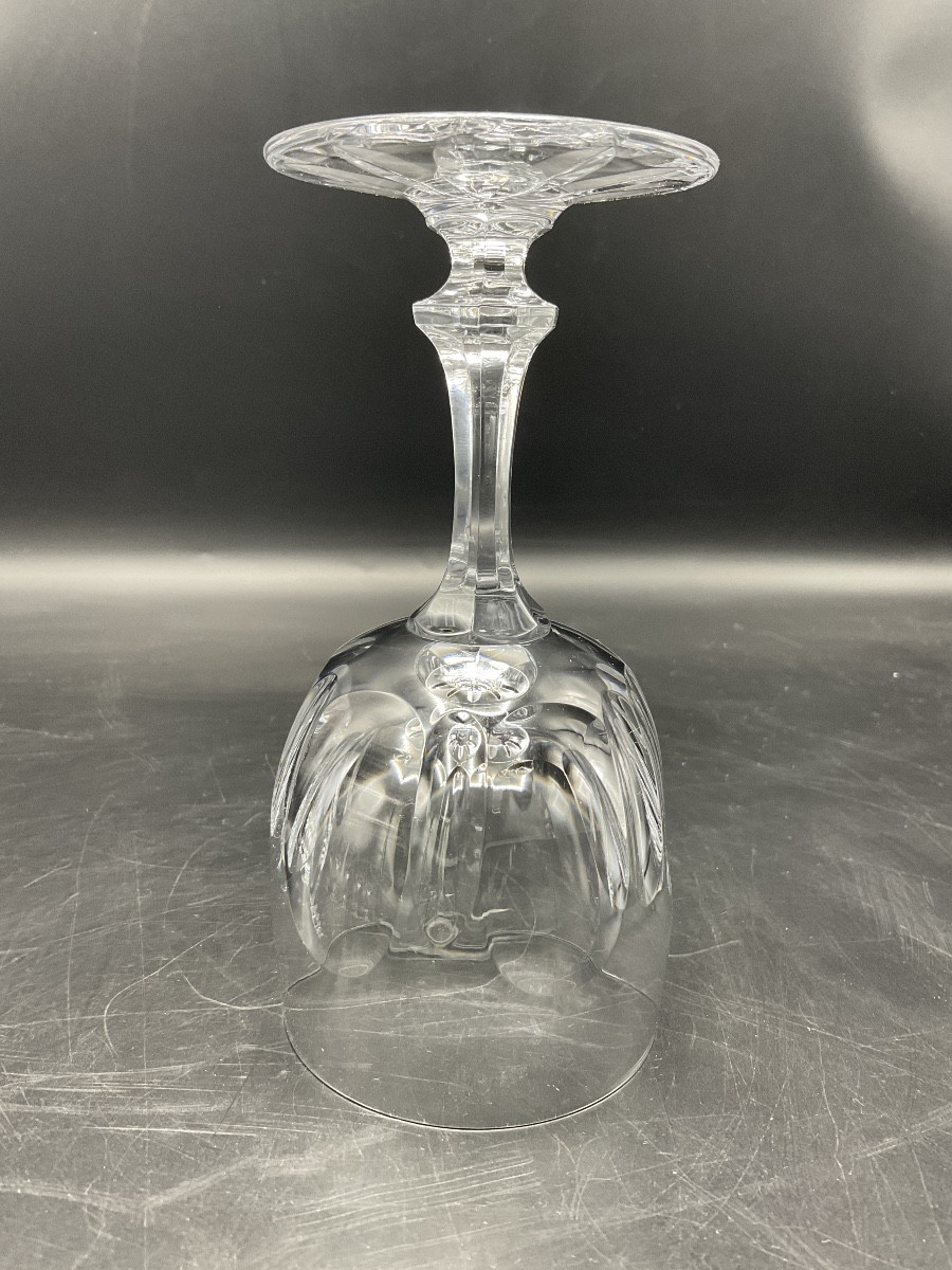 Sept verres à vin rouge en cristal incolore taillées de la cristallerie de Daum modèle Chinon.-photo-5