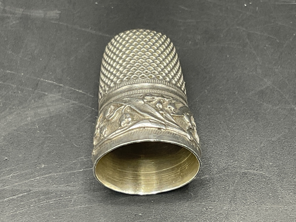 Dé à coudre en argent massif représentant un décor de branche de muguet et son feuillage.-photo-3