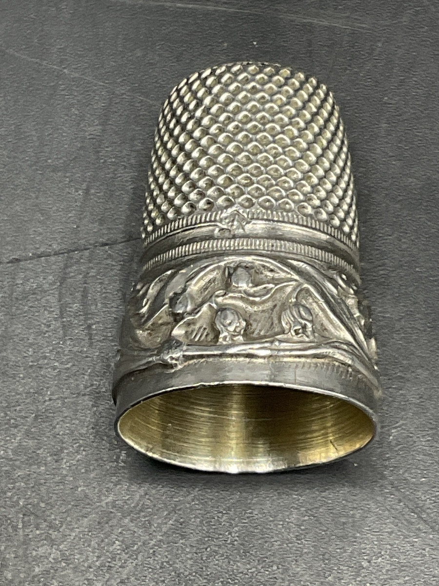 Dé à coudre en argent massif représentant un décor de branche de muguet et son feuillage.-photo-6