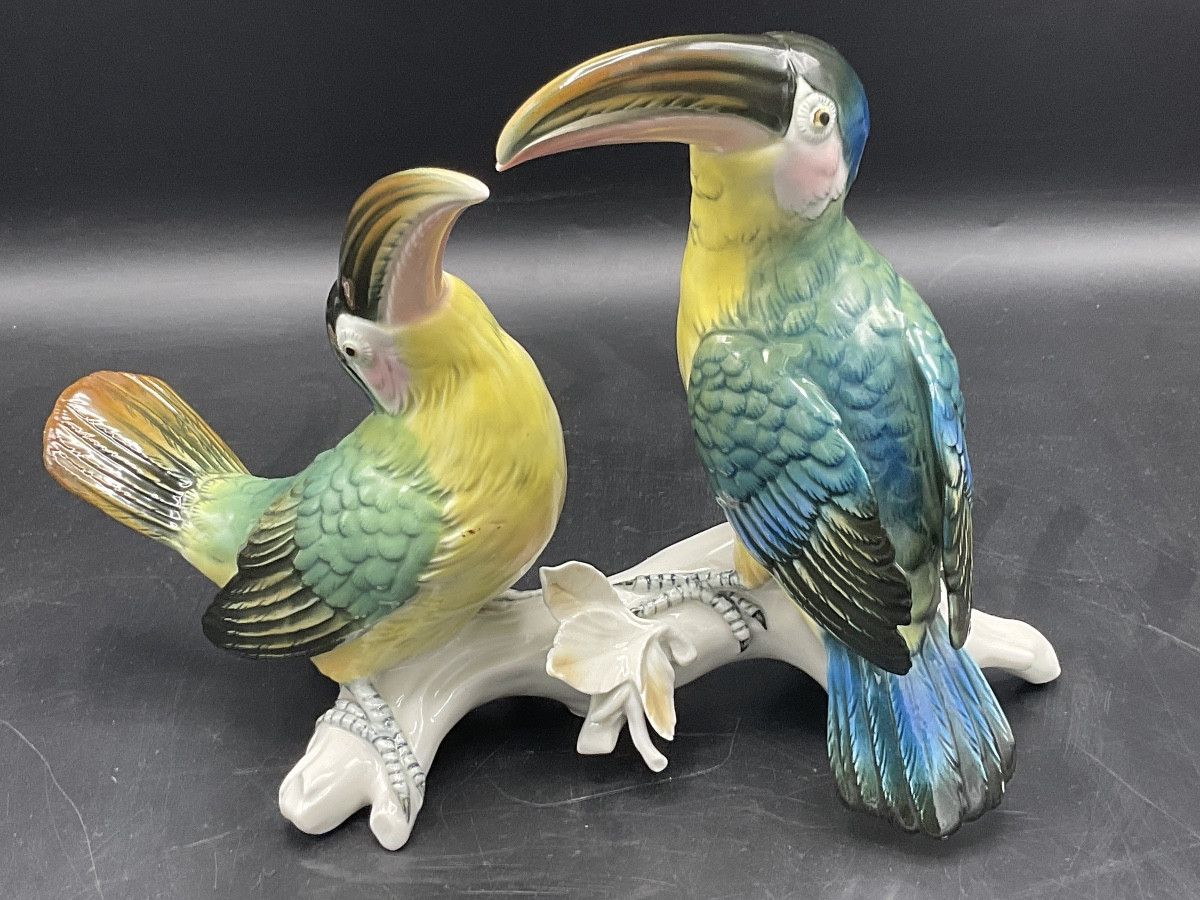 Pair Of Toucans Perched On A Branch In Polychrome Porcelain From The Karl Ens Factory.-photo-2