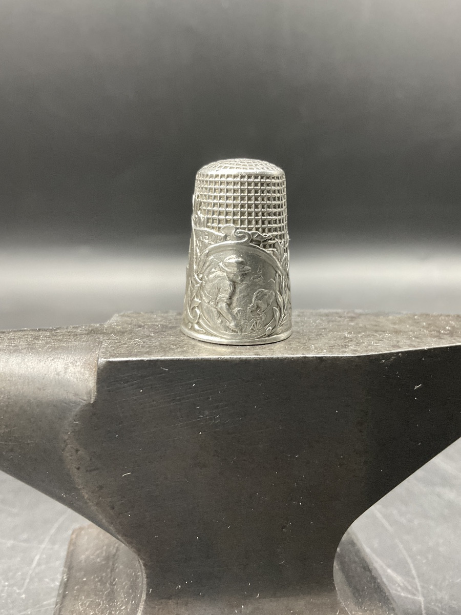 Dé à coudre en argent massif orné de trois cartouches patriotique avec trois scènes différentes-photo-3