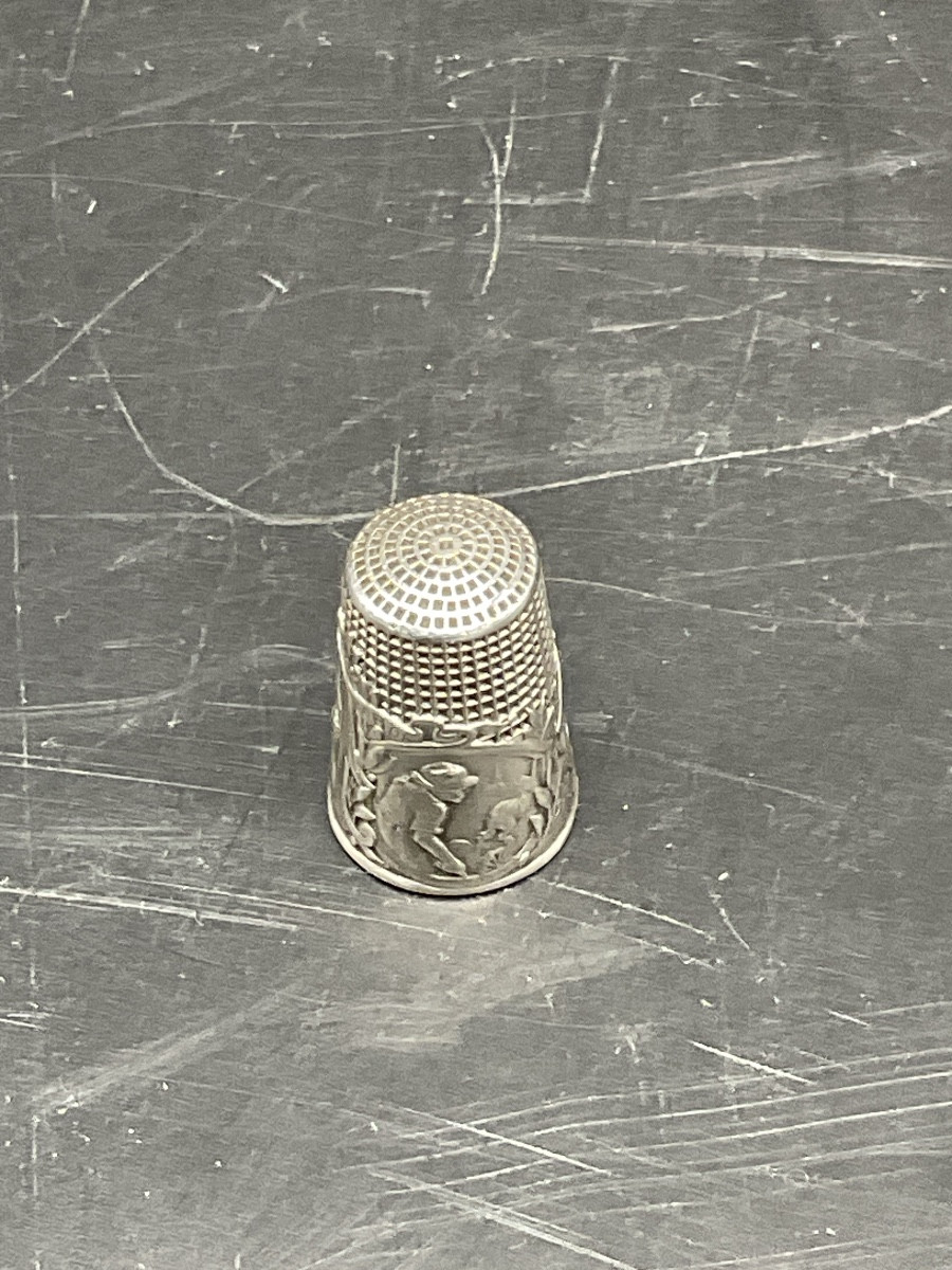 Dé à coudre en argent massif orné de trois cartouches patriotique avec trois scènes différentes-photo-4