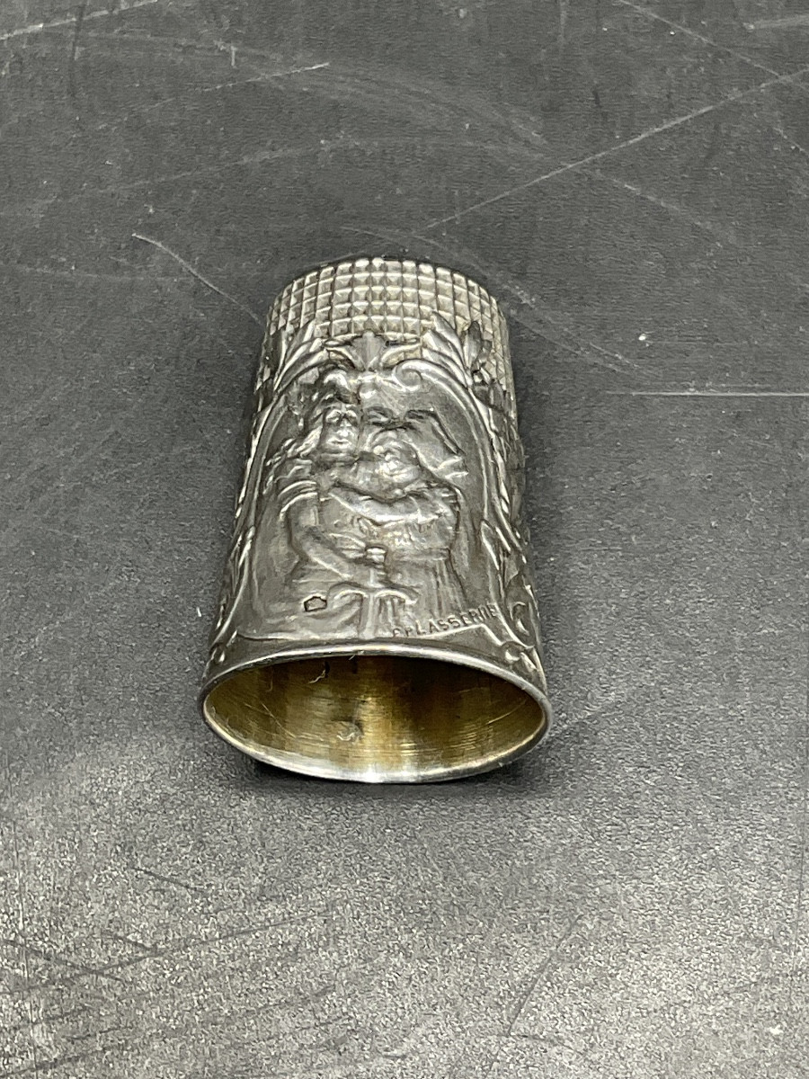 Dé à coudre en argent massif orné de trois cartouches patriotique avec trois scènes différentes-photo-6