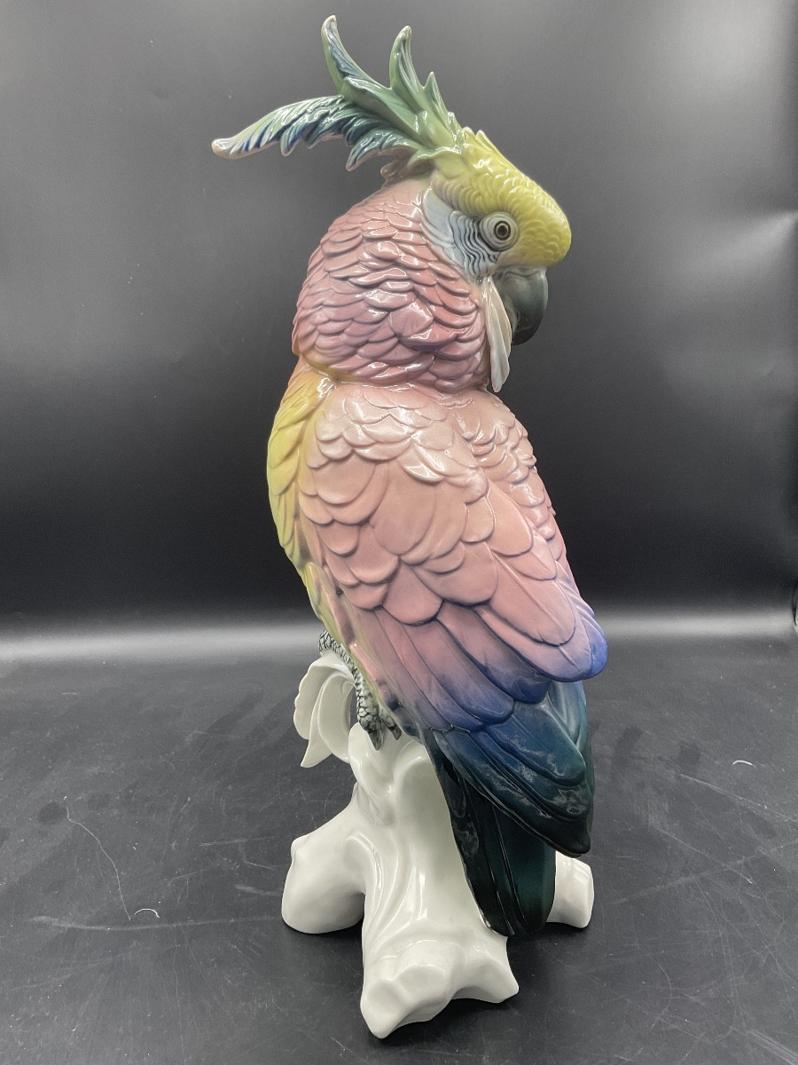 Grand perroquet cacatoès perché sur une branche en porcelaine polychrome manufacture Karl Ens.-photo-1