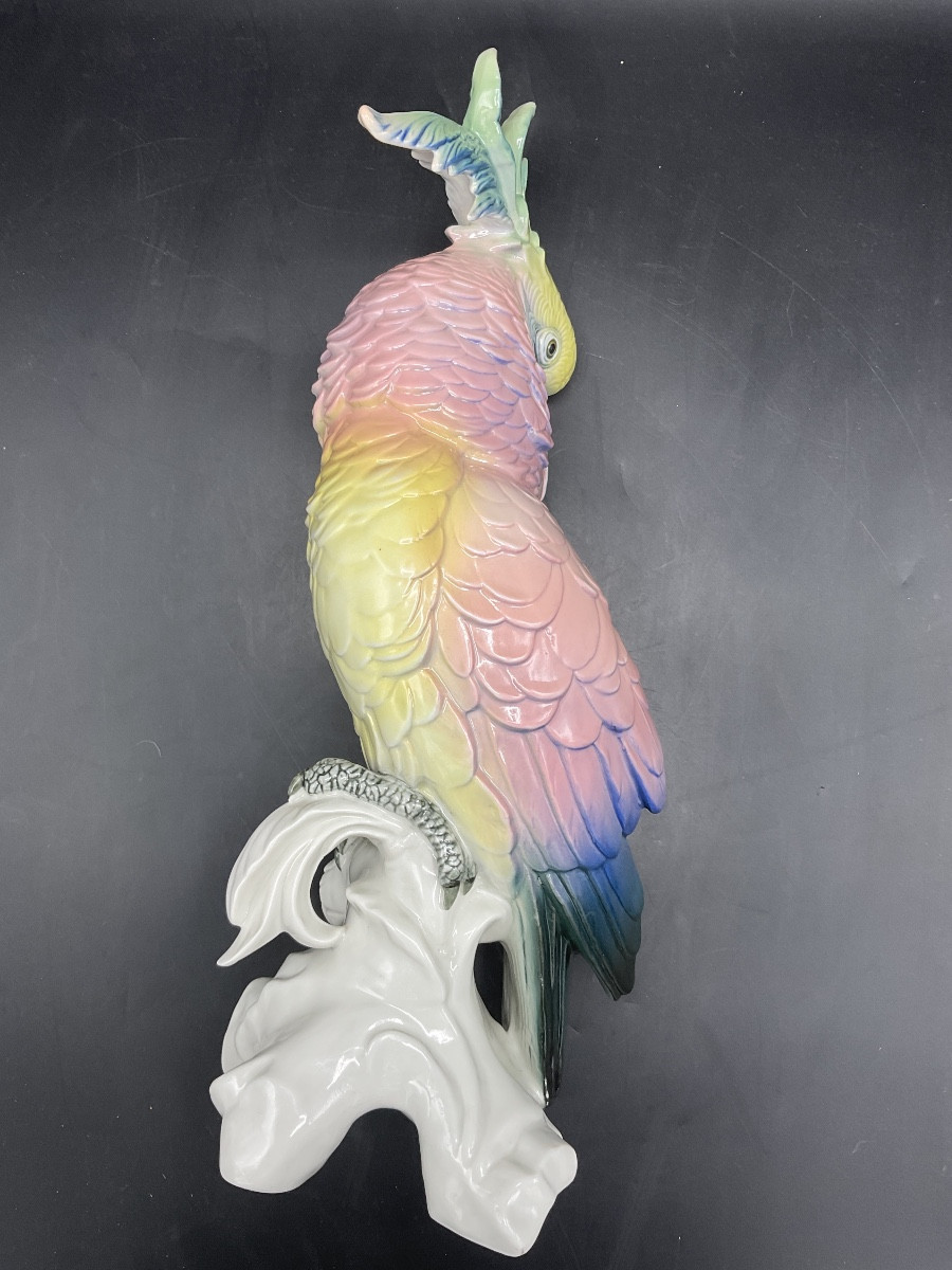 Grand perroquet cacatoès perché sur une branche en porcelaine polychrome manufacture Karl Ens.-photo-7