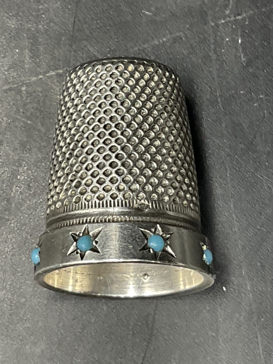 Dé à coudre en argent massif orné d'une frise étoilée avec des cabochons sertis de turquoise.-photo-3