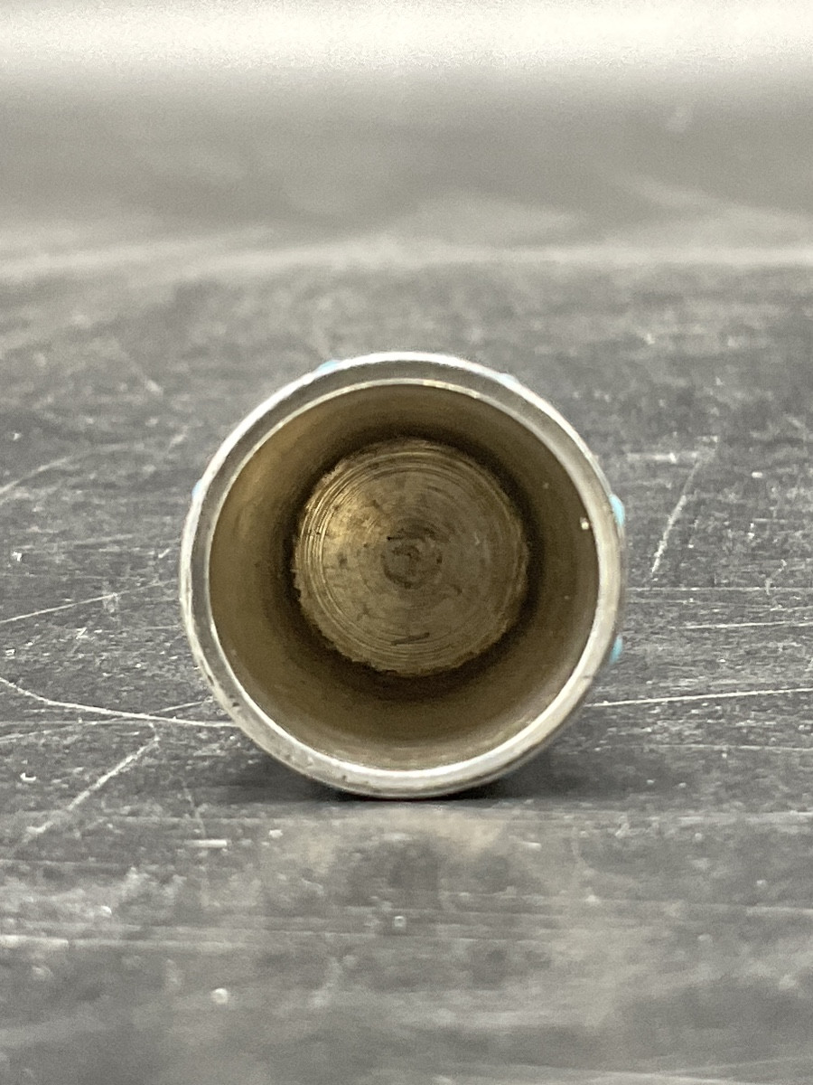 Dé à coudre en argent massif orné d'une frise étoilée avec des cabochons sertis de turquoise.-photo-4