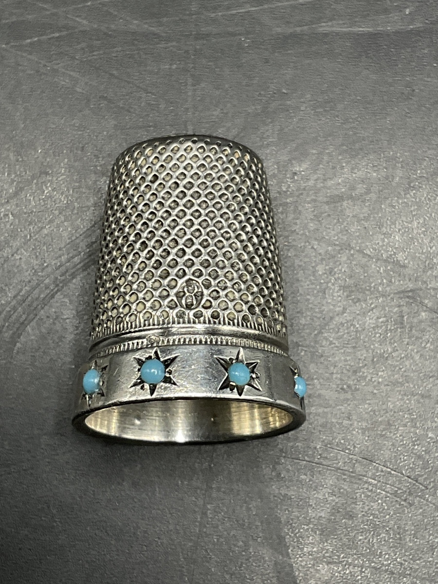 Dé à coudre en argent massif orné d'une frise étoilée avec des cabochons sertis de turquoise.-photo-6