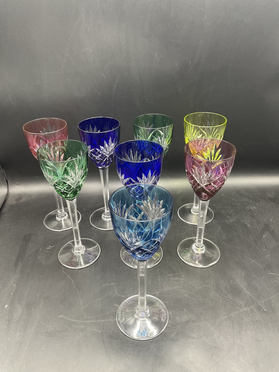 Huit verres Roemer modèle Chantilly en cristal taillé coloré de la cristallerie de Saint Louis.-photo-2