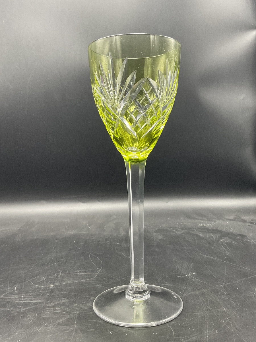 Huit verres Roemer modèle Chantilly en cristal taillé coloré de la cristallerie de Saint Louis.-photo-2