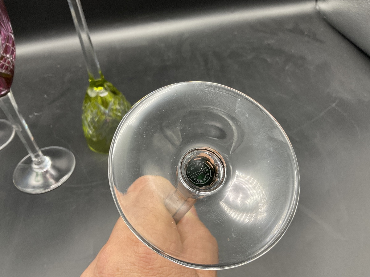 Huit verres Roemer modèle Chantilly en cristal taillé coloré de la cristallerie de Saint Louis.-photo-3