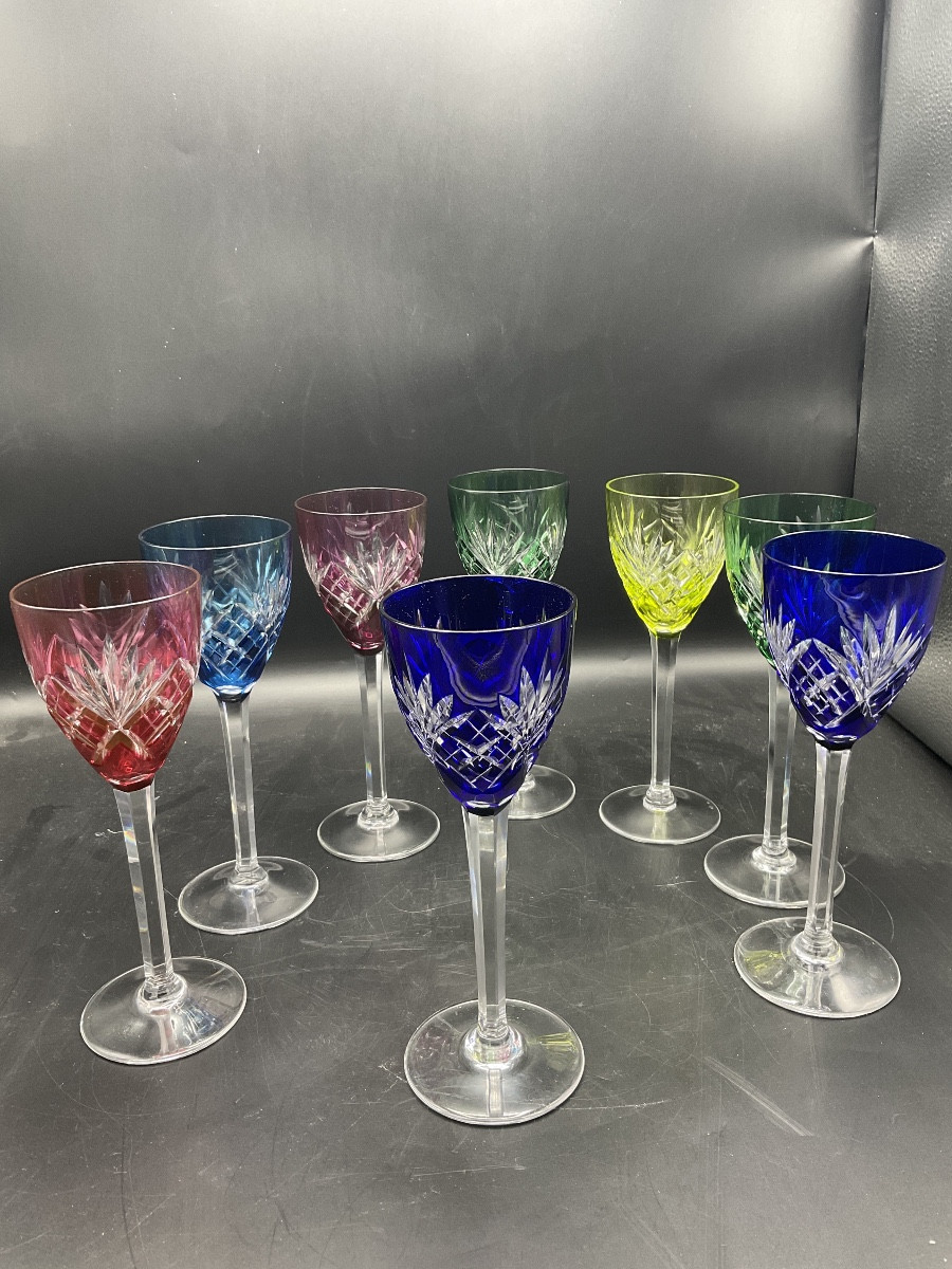 Huit verres Roemer modèle Chantilly en cristal taillé coloré de la cristallerie de Saint Louis.-photo-4