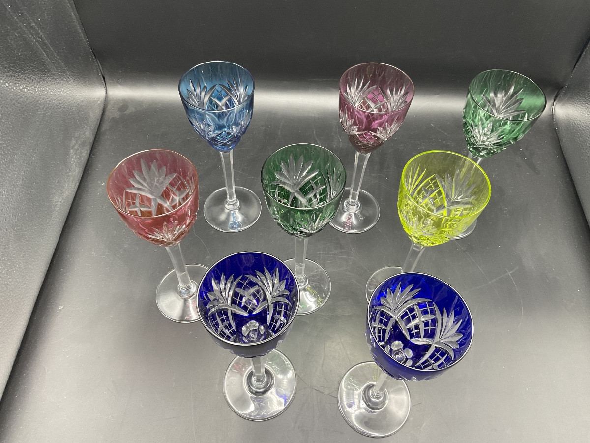 Huit verres Roemer modèle Chantilly en cristal taillé coloré de la cristallerie de Saint Louis.-photo-8
