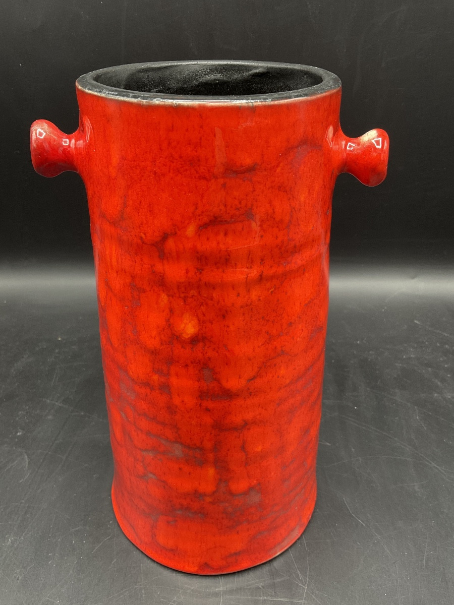 Vase de forme rouleau a deux anses en céramique des frères Cloutier de couleur rouge et noir.-photo-2
