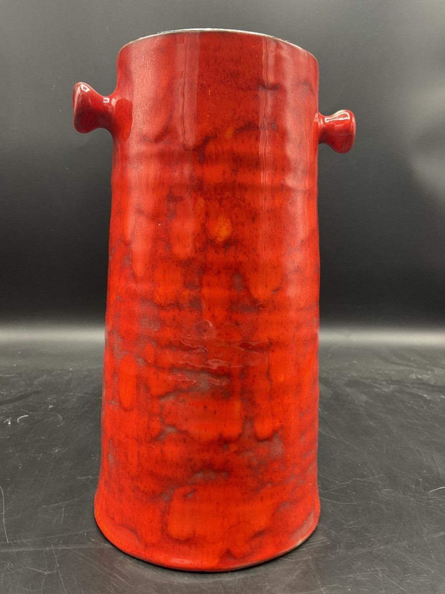 Vase de forme rouleau a deux anses en céramique des frères Cloutier de couleur rouge et noir.-photo-3
