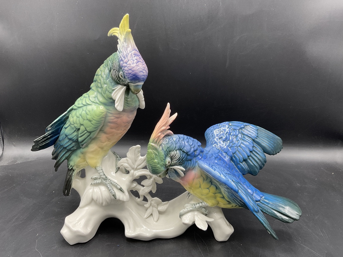Couple de perroquets cacatoès perchés sur une branche en porcelaine de la manufacture Karl ens.-photo-2