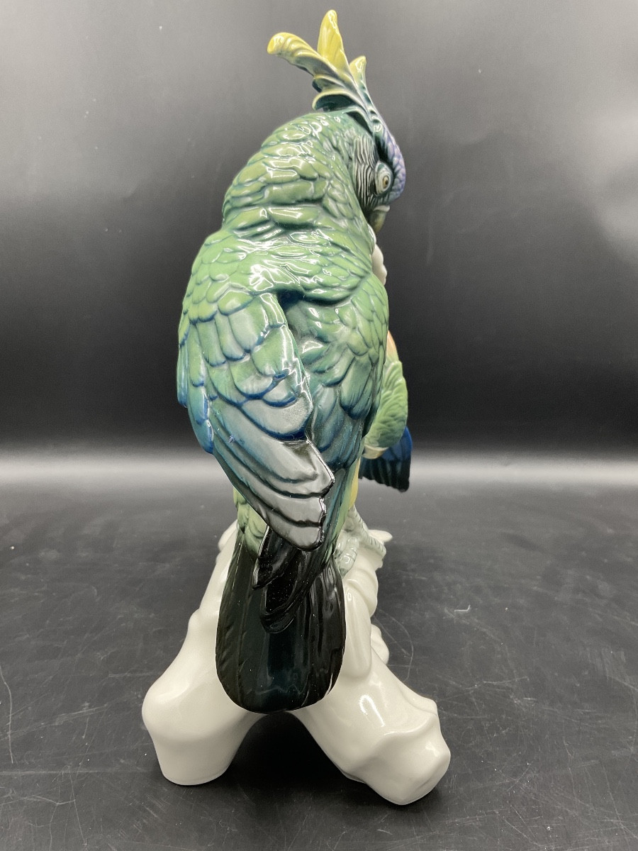 Couple de perroquets cacatoès perchés sur une branche en porcelaine de la manufacture Karl ens.-photo-2