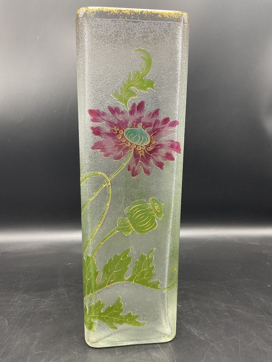 Vase art nouveau émaillé polychrome en cristal de la cristallerie de baccarat à décor de pavots
