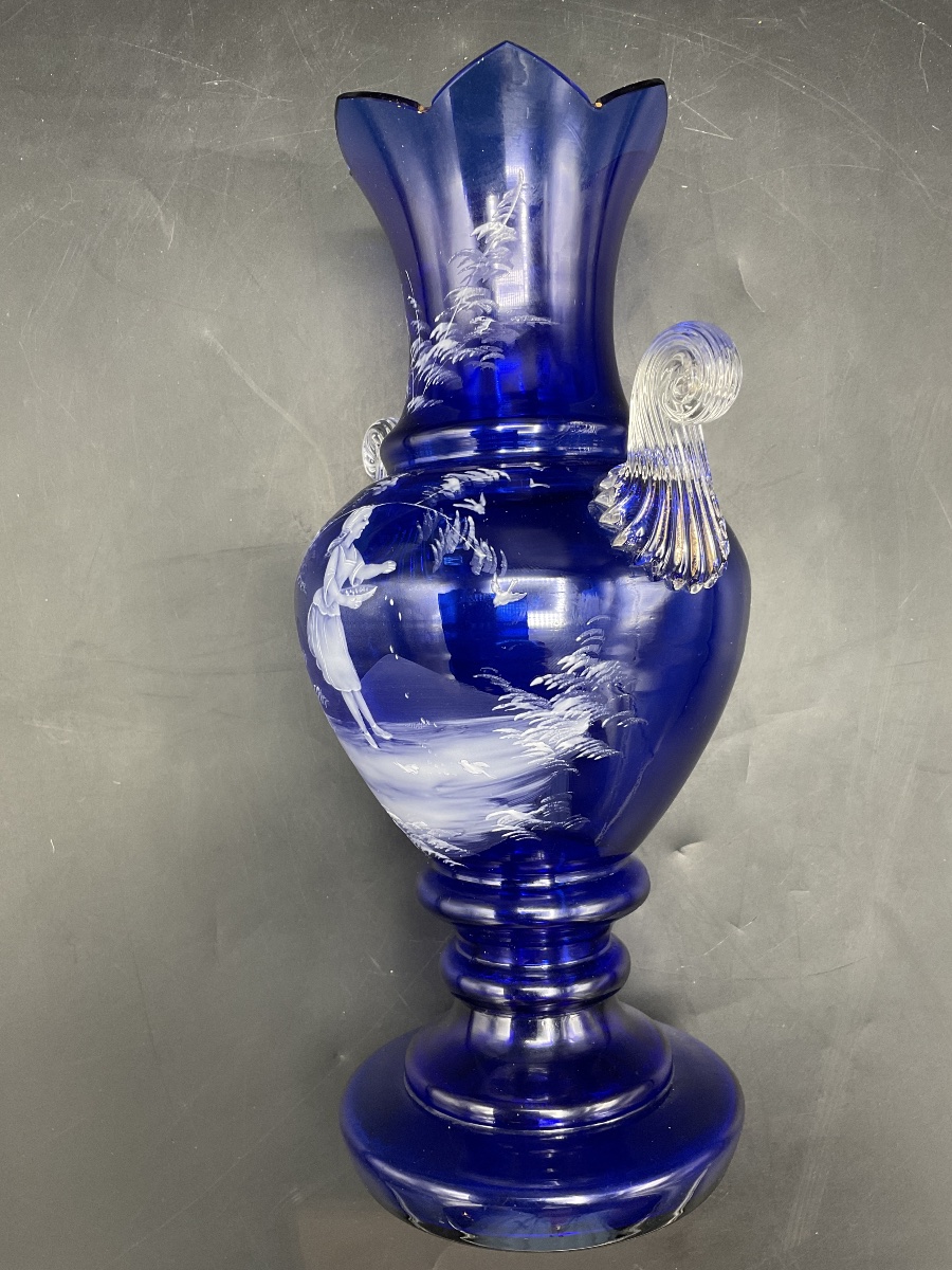 Mary Grégory vase balustre sur piédouche en verre bleu cobalt émaillé à décor d’une jeune fille-photo-6