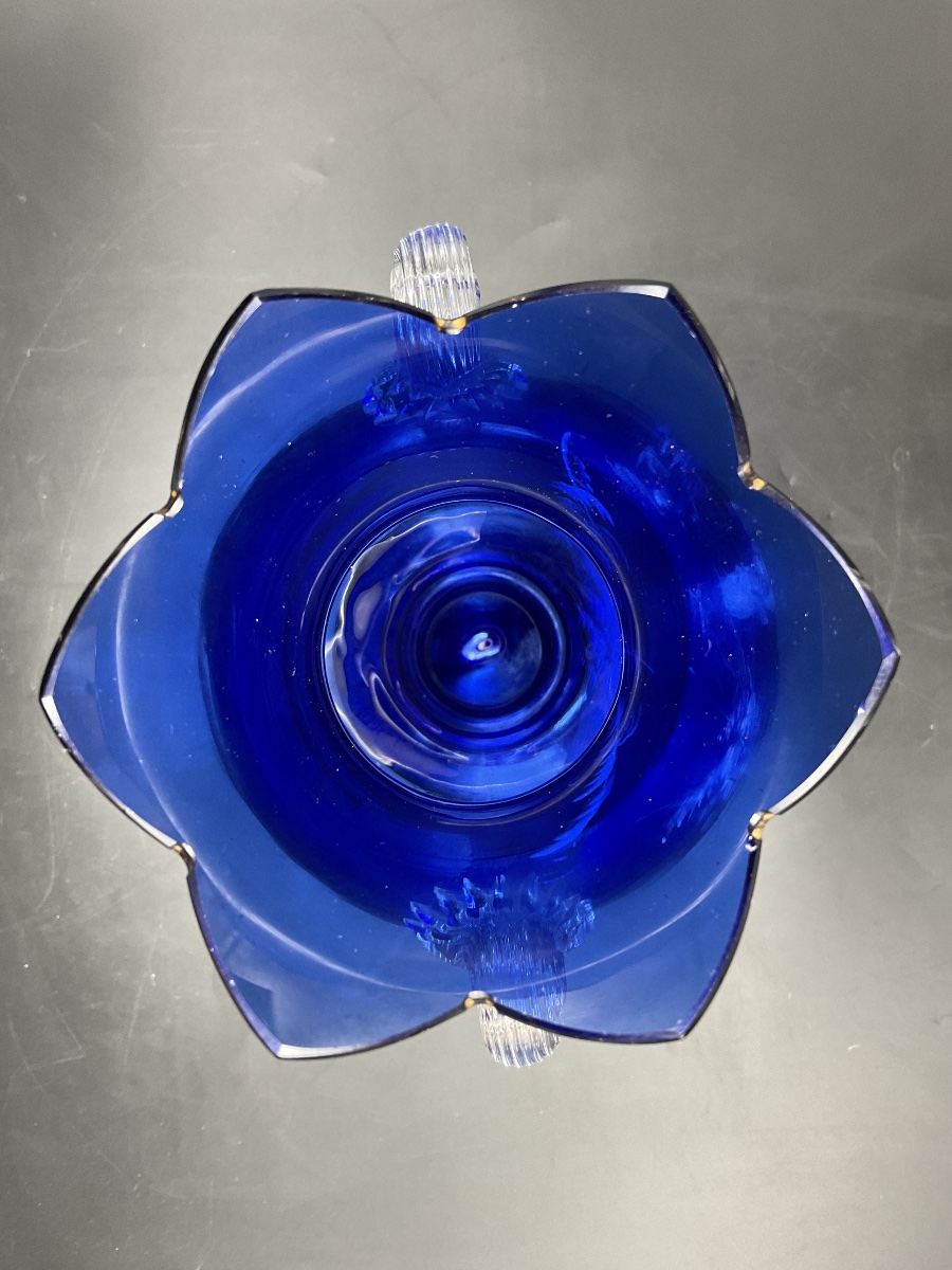 Mary Grégory vase balustre sur piédouche en verre bleu cobalt émaillé à décor d’une jeune fille-photo-7