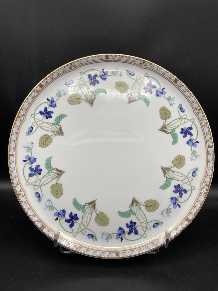 Un plat à tarte en porcelaine, manufacture de Haviland à Limoges décor impératrice Eugénie 