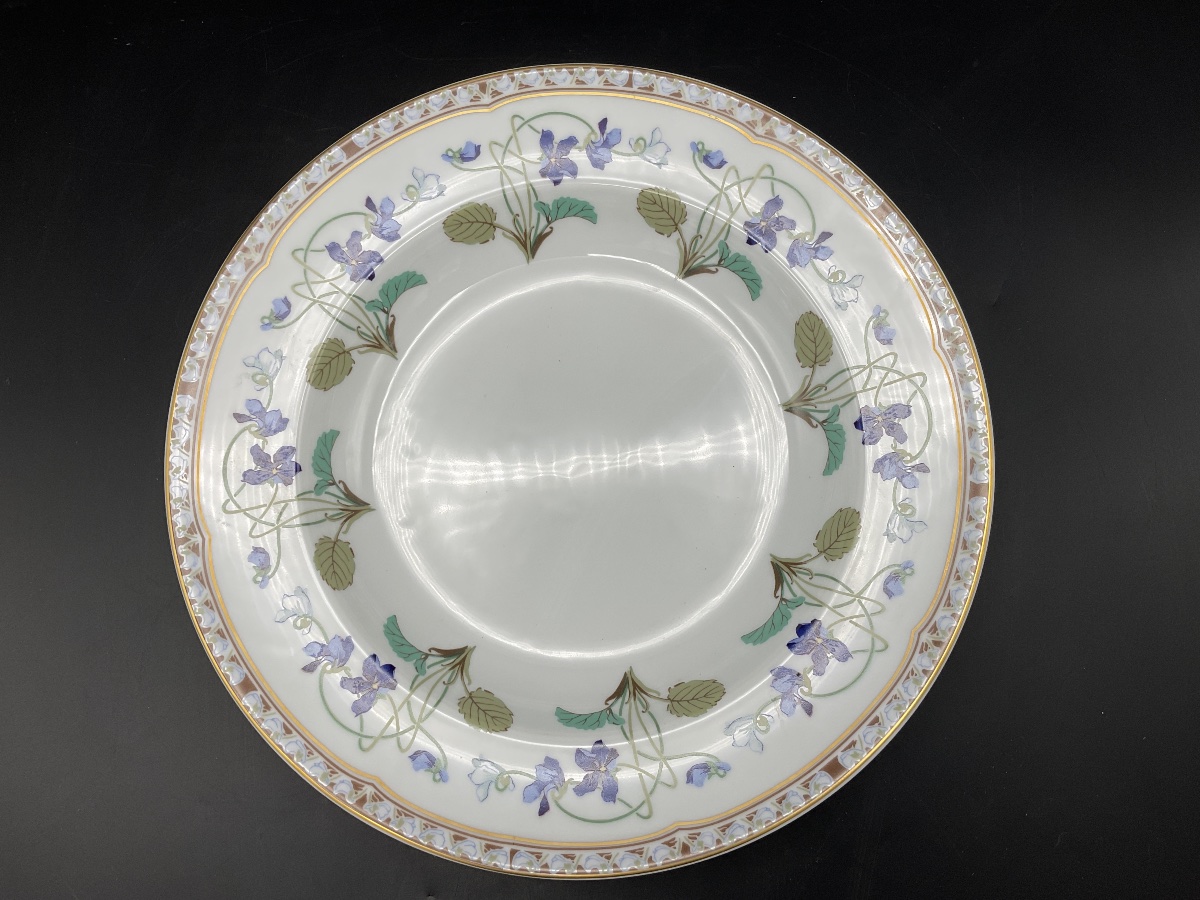 A Round Hollow Porcelain Dish From The Haviland Factory In Limoges, Decorated With The Empress Eugenie.-photo-4