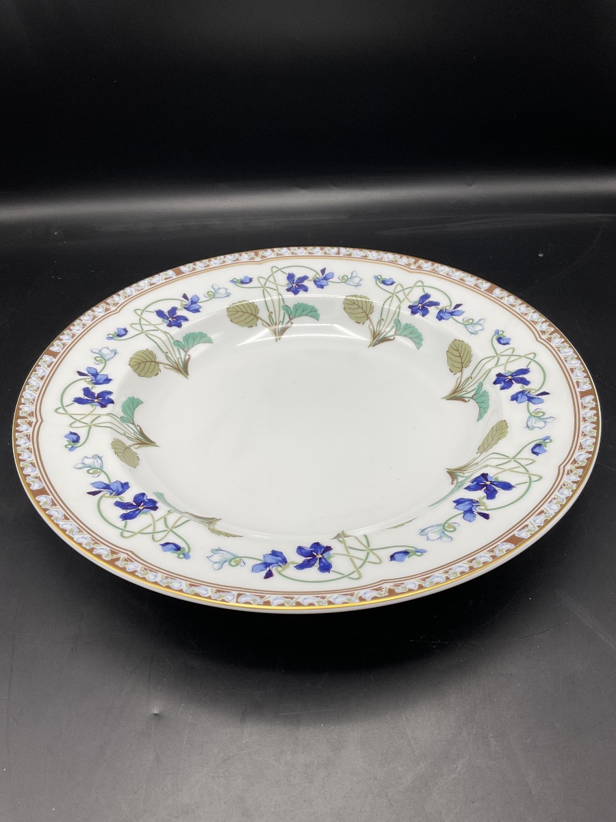 A Round Hollow Porcelain Dish From The Haviland Factory In Limoges, Decorated With The Empress Eugenie.-photo-1