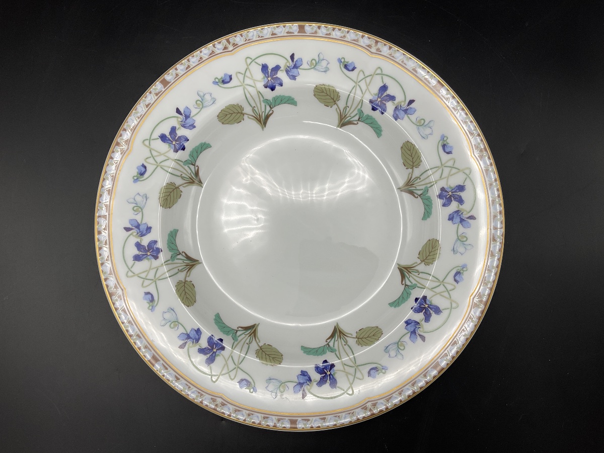 A Round Hollow Porcelain Dish From The Haviland Factory In Limoges, Decorated With The Empress Eugenie.-photo-4