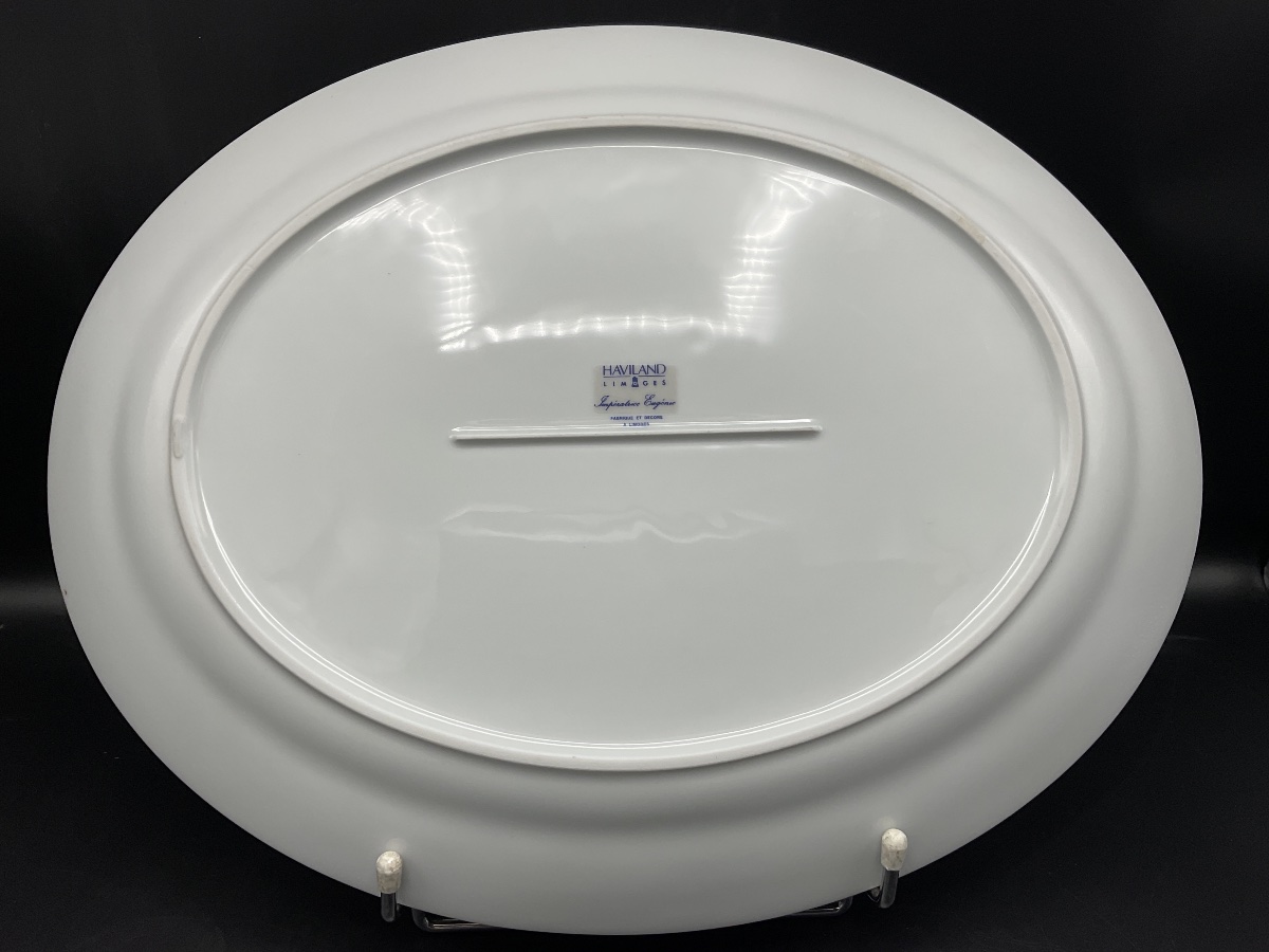 Un plat ovale en porcelaine, manufacture de Haviland à Limoges décor impératrice Eugénie.-photo-3