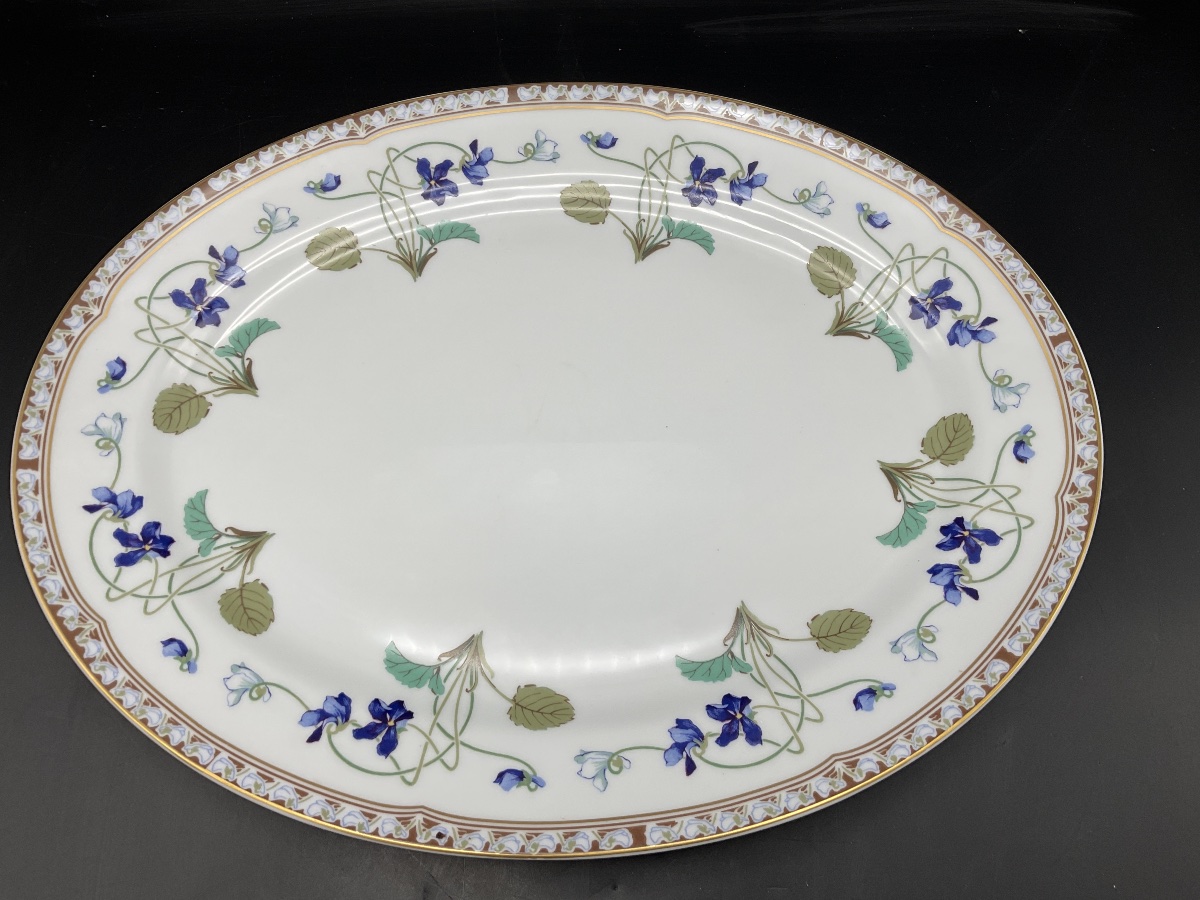 Un plat ovale en porcelaine, manufacture de Haviland à Limoges décor impératrice Eugénie.-photo-4