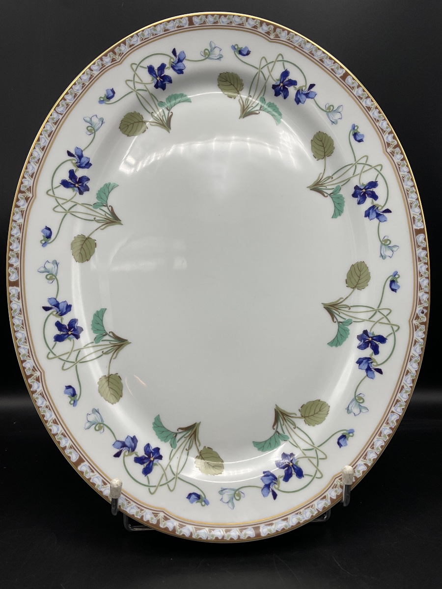 Un plat ovale en porcelaine, manufacture de Haviland à Limoges décor impératrice Eugénie.-photo-3