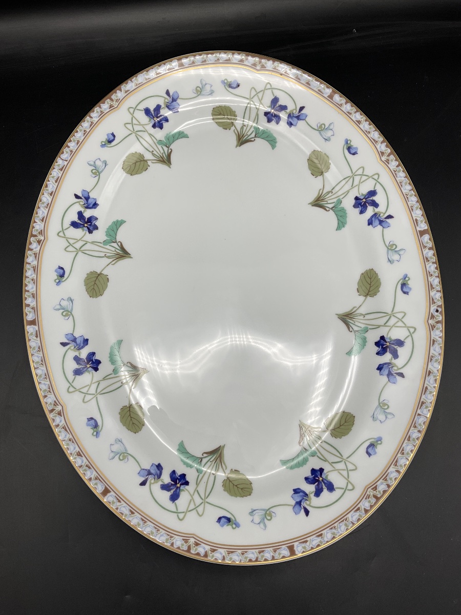 Un plat ovale en porcelaine, manufacture de Haviland à Limoges décor impératrice Eugénie.-photo-6
