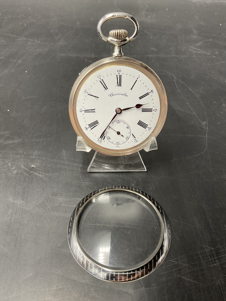 Montre à gousset ou de poche en argent massif niellé décor de ligne droite verticale et écusson-photo-3