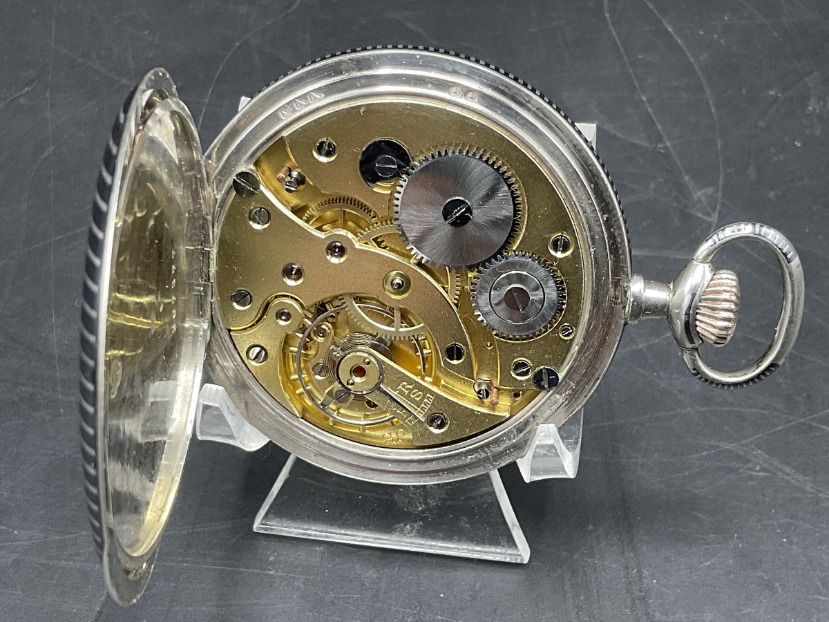 Montre à gousset ou de poche en argent massif niellé décor de ligne droite verticale et écusson-photo-8