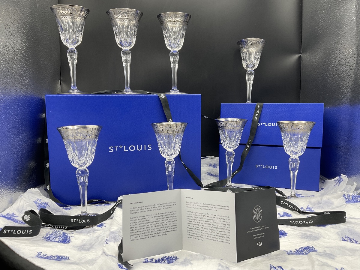  huit verres à vin en cristal taillés de Saint Louis incolore et paré de platine modèle Stella.-photo-2