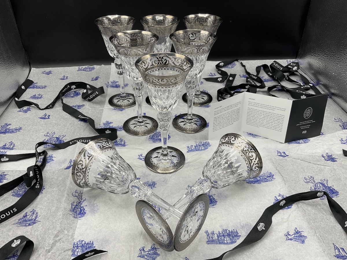  huit verres à vin en cristal taillés de Saint Louis incolore et paré de platine modèle Stella.-photo-4