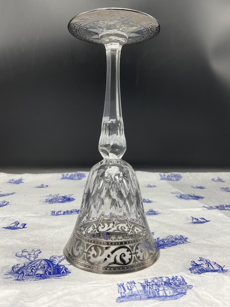  huit verres à vin en cristal taillés de Saint Louis incolore et paré de platine modèle Stella.-photo-3