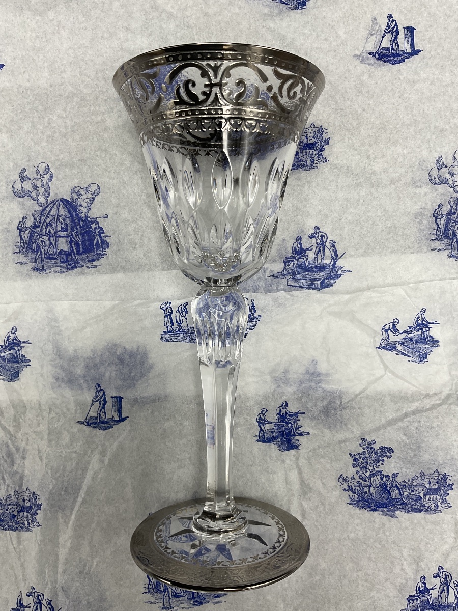  huit verres à vin en cristal taillés de Saint Louis incolore et paré de platine modèle Stella.-photo-4