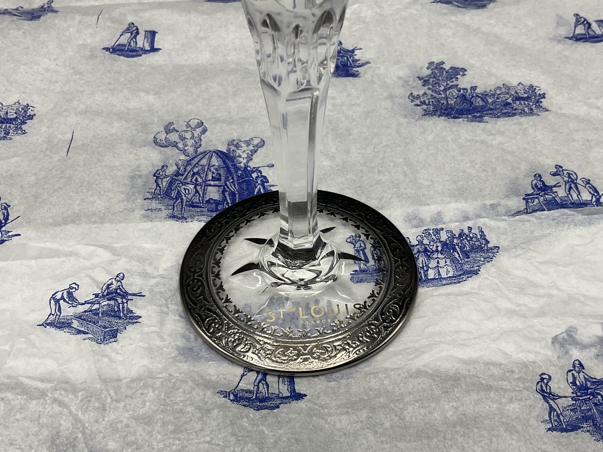  huit verres à vin en cristal taillés de Saint Louis incolore et paré de platine modèle Stella.-photo-6